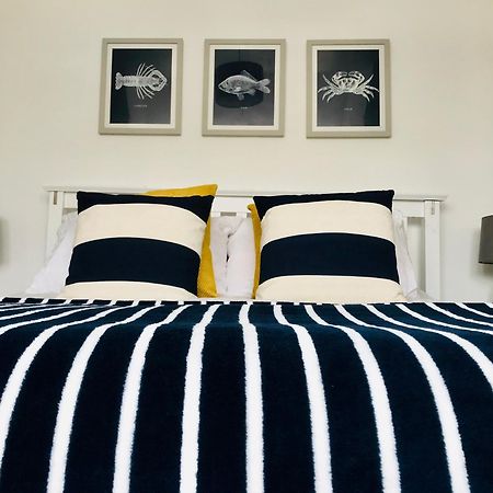 Nancie'S Place - Dartmouth Town Center With Private Parking - A Traditional Georgian Private Duplex Apartment - Beautifully Refurbished - Two Bedrooms, Bathroom, Kitchen And Lounge Diner Экстерьер фото