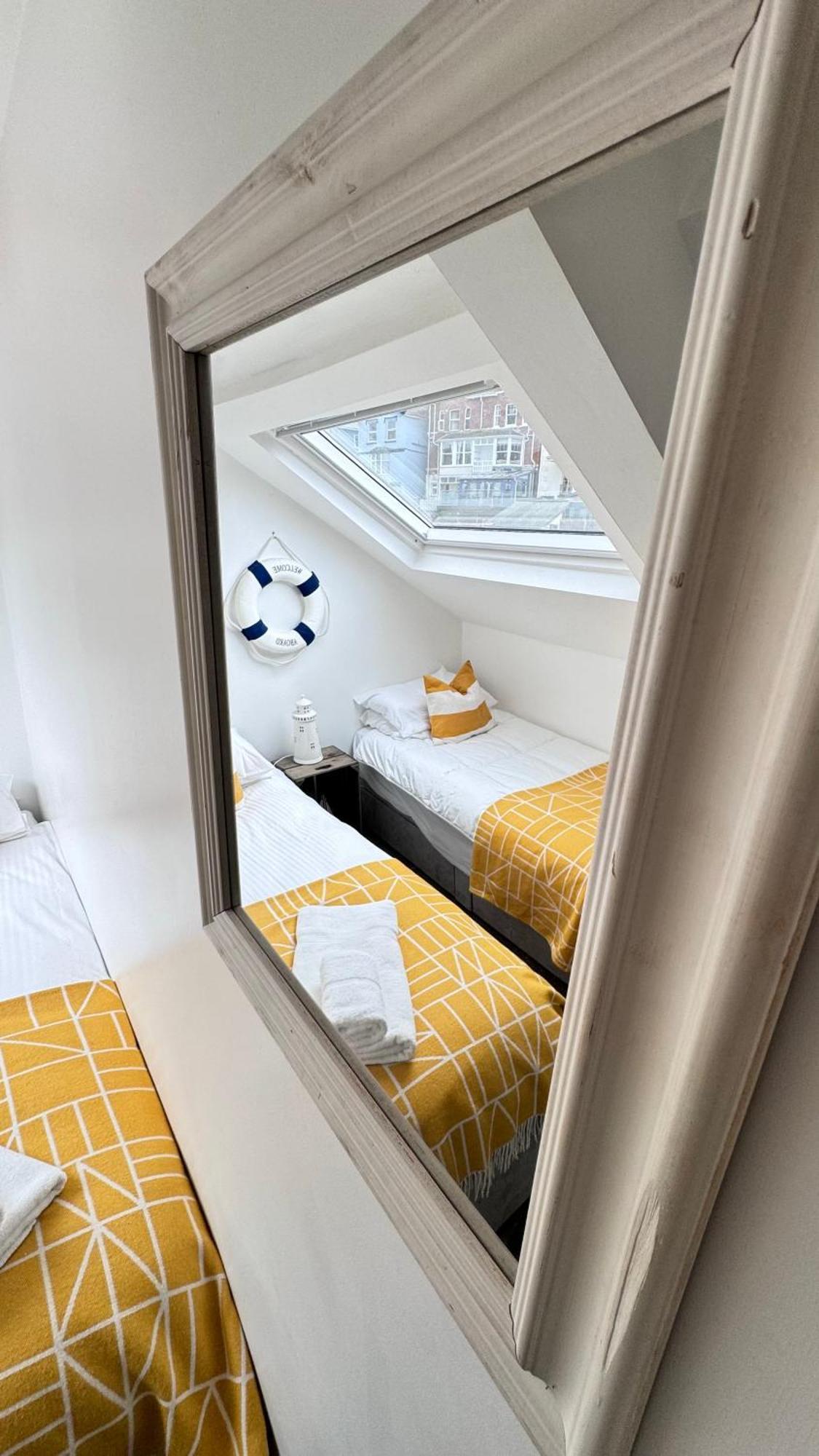Nancie'S Place - Dartmouth Town Center With Private Parking - A Traditional Georgian Private Duplex Apartment - Beautifully Refurbished - Two Bedrooms, Bathroom, Kitchen And Lounge Diner Экстерьер фото