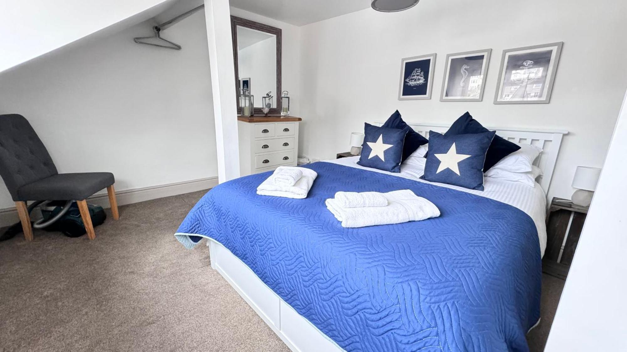 Nancie'S Place - Dartmouth Town Center With Private Parking - A Traditional Georgian Private Duplex Apartment - Beautifully Refurbished - Two Bedrooms, Bathroom, Kitchen And Lounge Diner Экстерьер фото