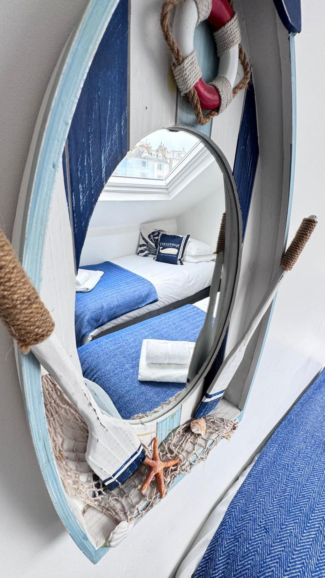 Nancie'S Place - Dartmouth Town Center With Private Parking - A Traditional Georgian Private Duplex Apartment - Beautifully Refurbished - Two Bedrooms, Bathroom, Kitchen And Lounge Diner Экстерьер фото