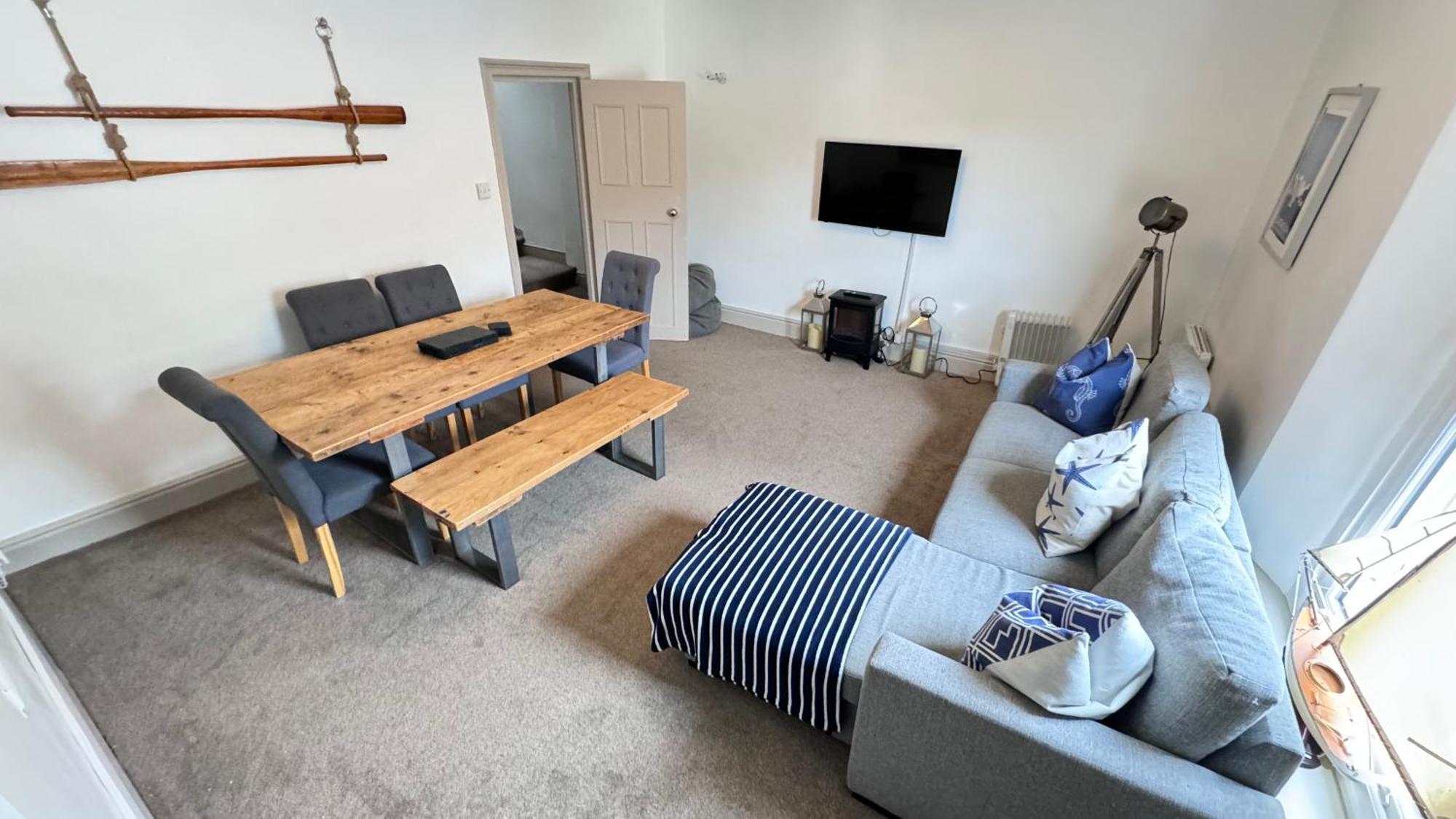 Nancie'S Place - Dartmouth Town Center With Private Parking - A Traditional Georgian Private Duplex Apartment - Beautifully Refurbished - Two Bedrooms, Bathroom, Kitchen And Lounge Diner Экстерьер фото