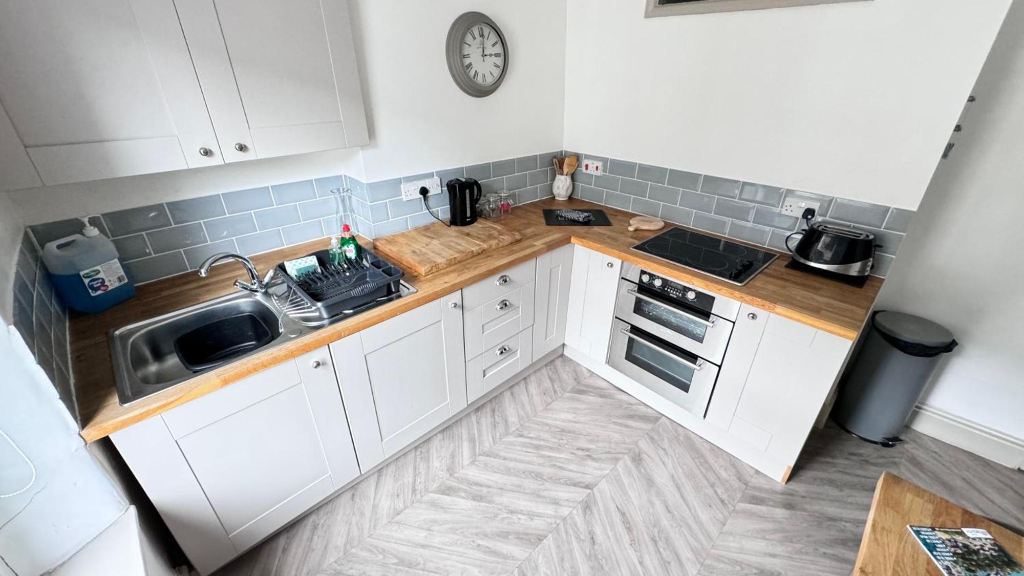 Nancie'S Place - Dartmouth Town Center With Private Parking - A Traditional Georgian Private Duplex Apartment - Beautifully Refurbished - Two Bedrooms, Bathroom, Kitchen And Lounge Diner Экстерьер фото