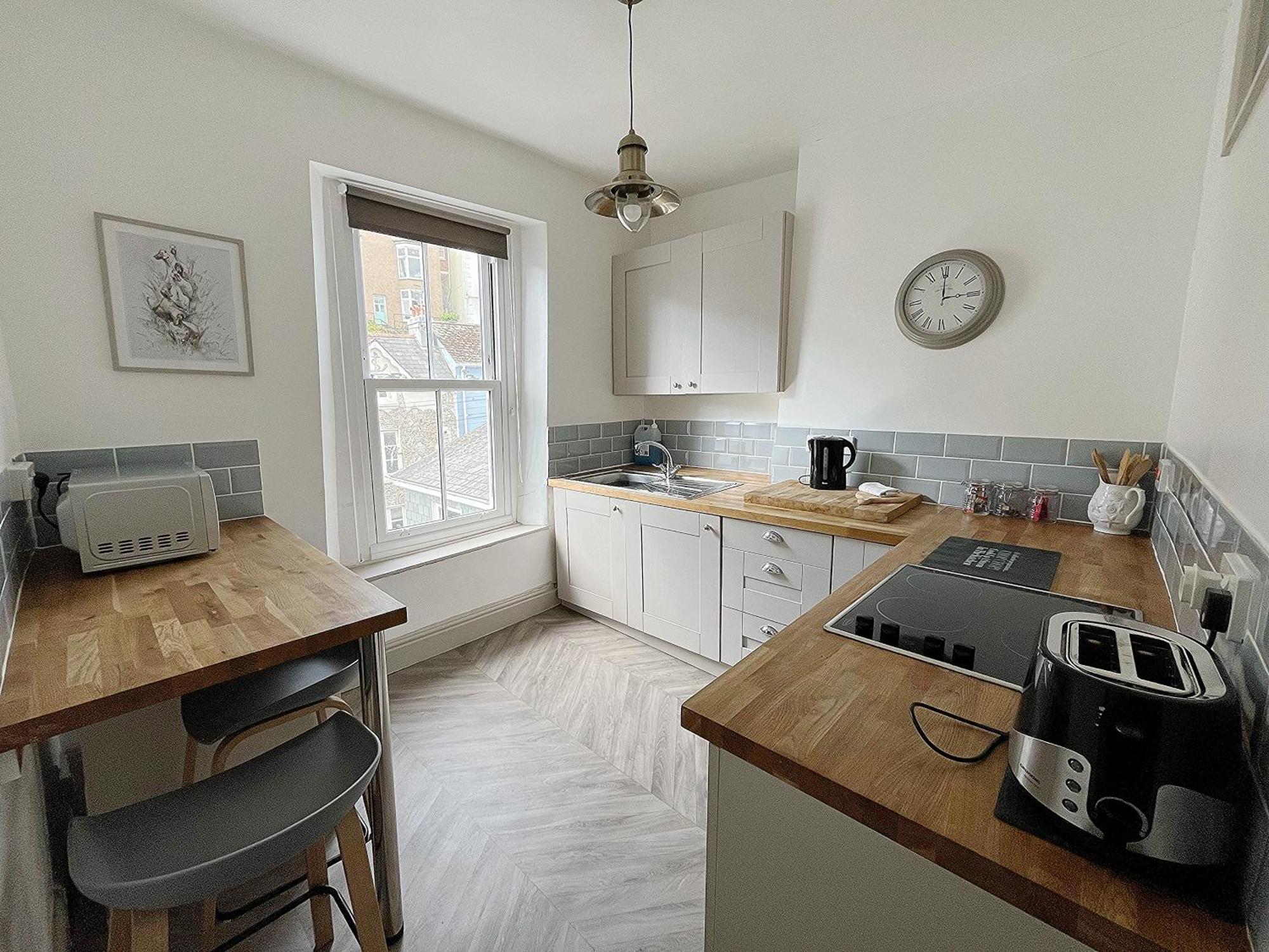 Nancie'S Place - Dartmouth Town Center With Private Parking - A Traditional Georgian Private Duplex Apartment - Beautifully Refurbished - Two Bedrooms, Bathroom, Kitchen And Lounge Diner Экстерьер фото