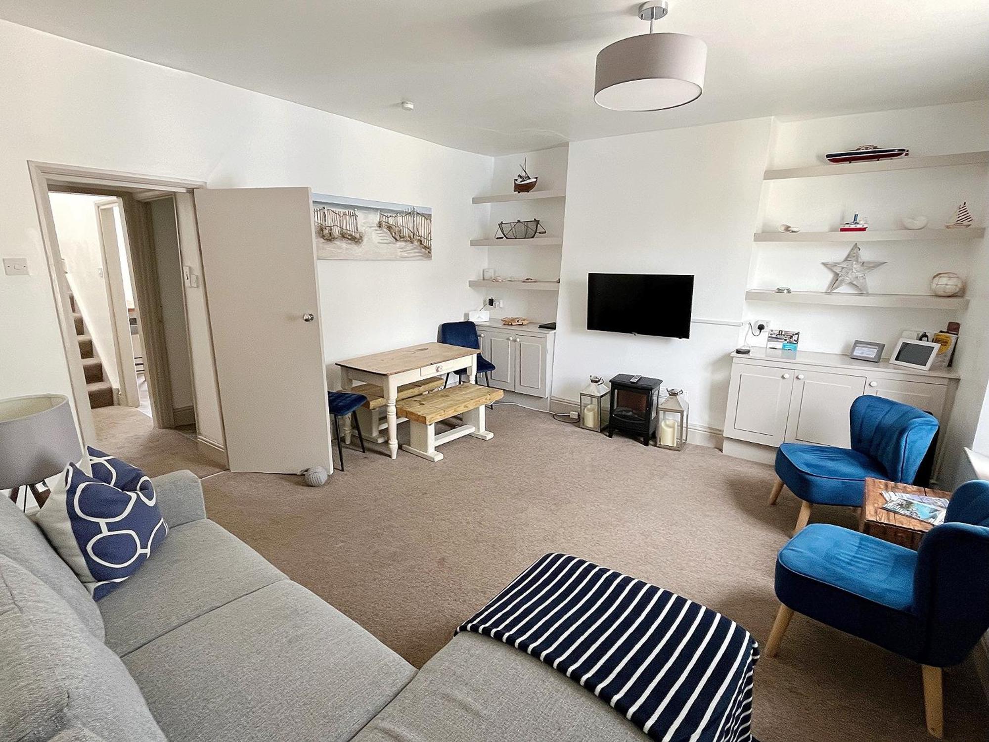 Nancie'S Place - Dartmouth Town Center With Private Parking - A Traditional Georgian Private Duplex Apartment - Beautifully Refurbished - Two Bedrooms, Bathroom, Kitchen And Lounge Diner Экстерьер фото