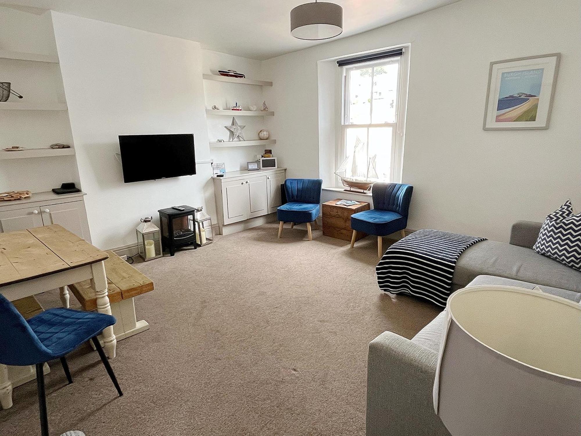 Nancie'S Place - Dartmouth Town Center With Private Parking - A Traditional Georgian Private Duplex Apartment - Beautifully Refurbished - Two Bedrooms, Bathroom, Kitchen And Lounge Diner Экстерьер фото