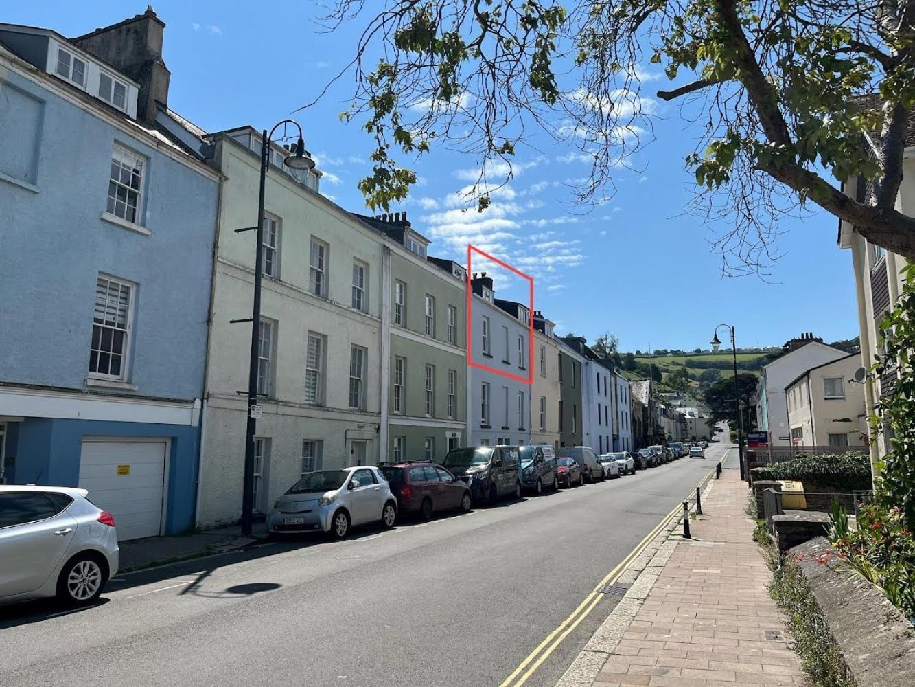Nancie'S Place - Dartmouth Town Center With Private Parking - A Traditional Georgian Private Duplex Apartment - Beautifully Refurbished - Two Bedrooms, Bathroom, Kitchen And Lounge Diner Экстерьер фото