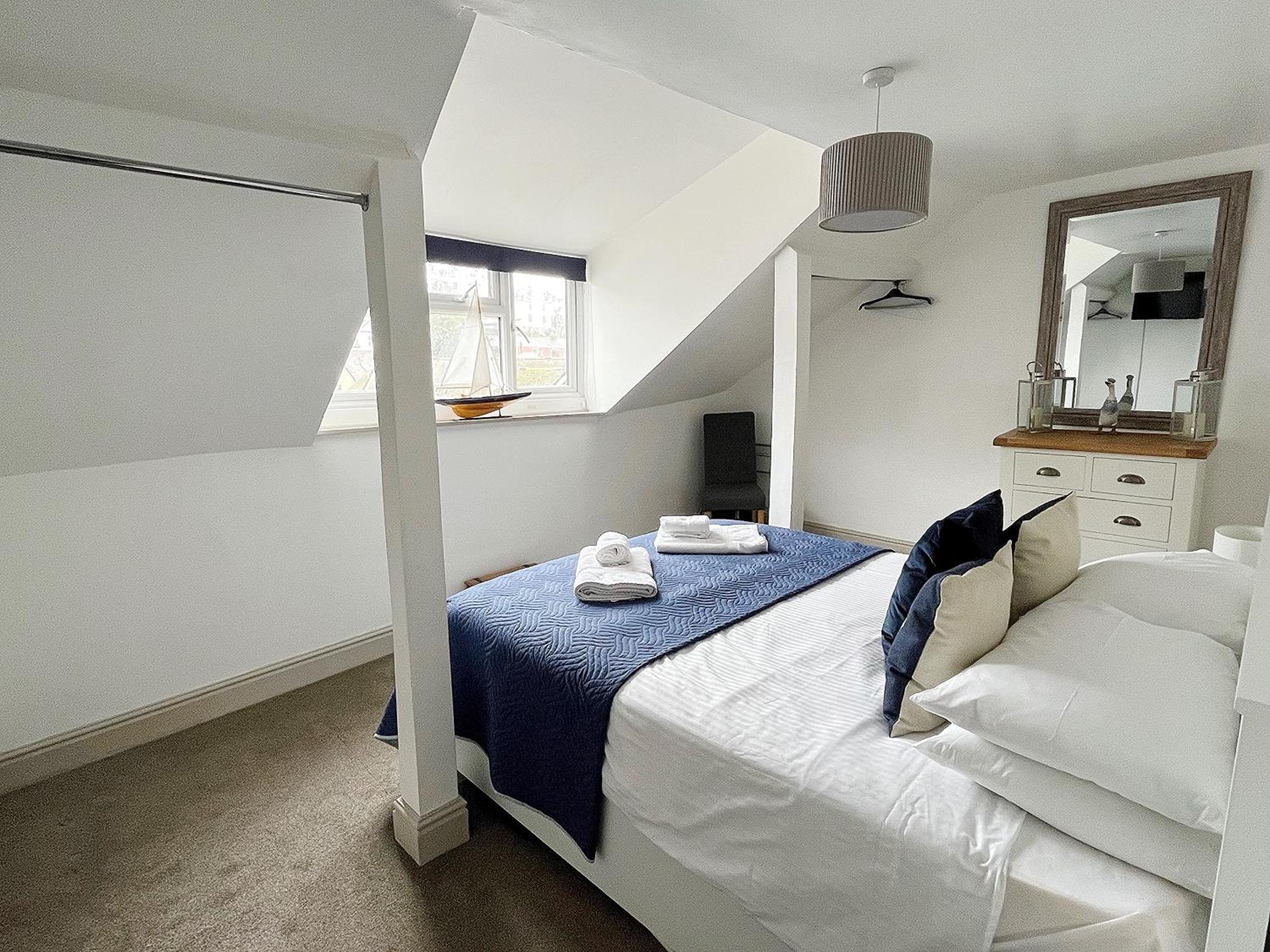 Nancie'S Place - Dartmouth Town Center With Private Parking - A Traditional Georgian Private Duplex Apartment - Beautifully Refurbished - Two Bedrooms, Bathroom, Kitchen And Lounge Diner Экстерьер фото