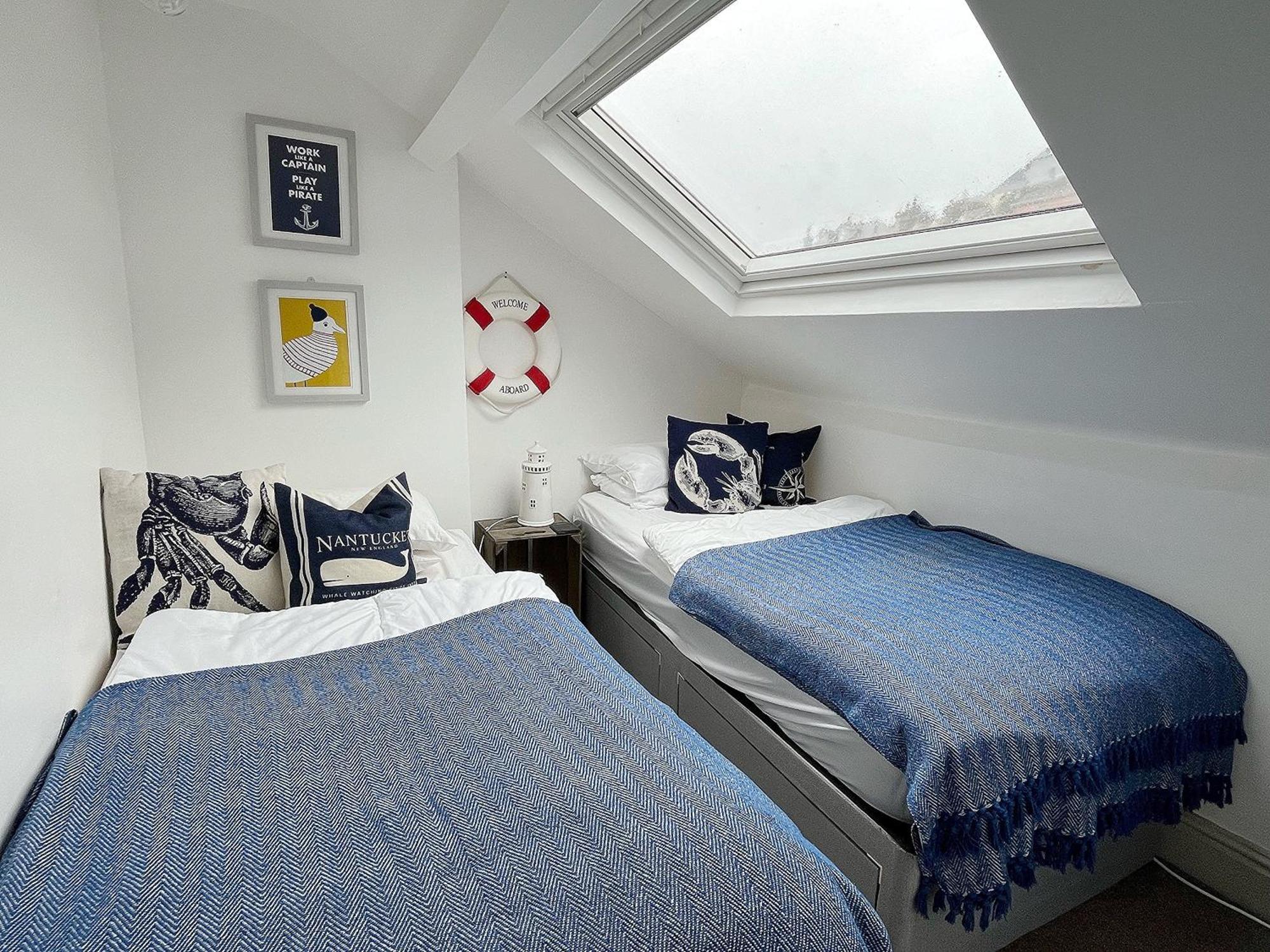 Nancie'S Place - Dartmouth Town Center With Private Parking - A Traditional Georgian Private Duplex Apartment - Beautifully Refurbished - Two Bedrooms, Bathroom, Kitchen And Lounge Diner Экстерьер фото