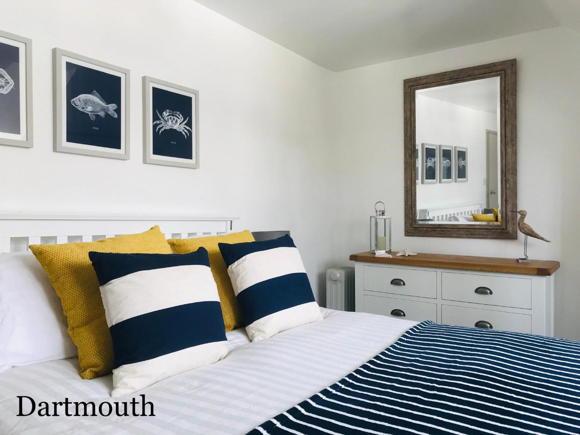 Nancie'S Place - Dartmouth Town Center With Private Parking - A Traditional Georgian Private Duplex Apartment - Beautifully Refurbished - Two Bedrooms, Bathroom, Kitchen And Lounge Diner Экстерьер фото