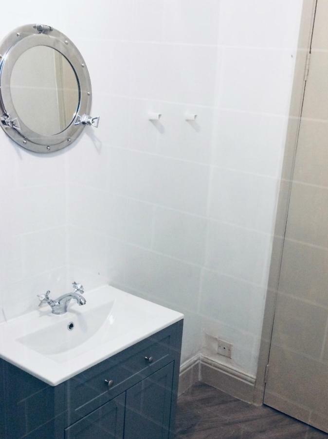 Nancie'S Place - Dartmouth Town Center With Private Parking - A Traditional Georgian Private Duplex Apartment - Beautifully Refurbished - Two Bedrooms, Bathroom, Kitchen And Lounge Diner Экстерьер фото